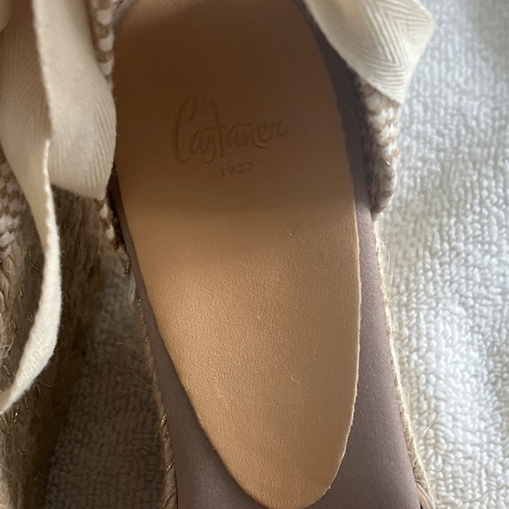 Wedge - Picture 2 of 4